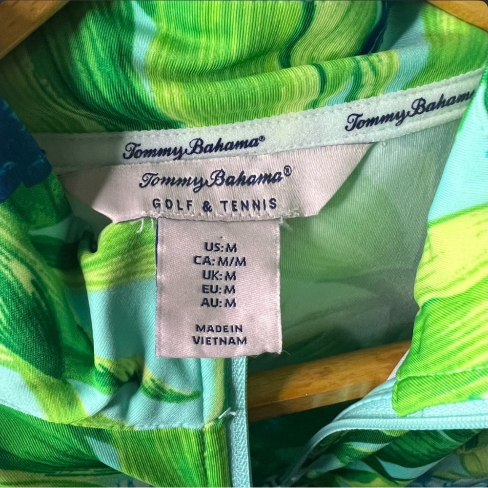 Tommy Bahama Golf & Tennis Tropical Quarter Zip Top | Medium | Like New - Picture 4 of 4